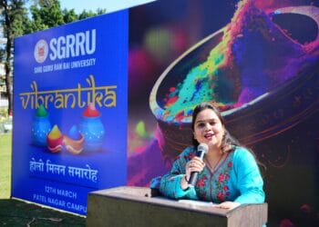 एसजीआरआरयू होली मिलन समारोह मेंउड़ा रंग गुलाल और जमकर हुई मस्ती