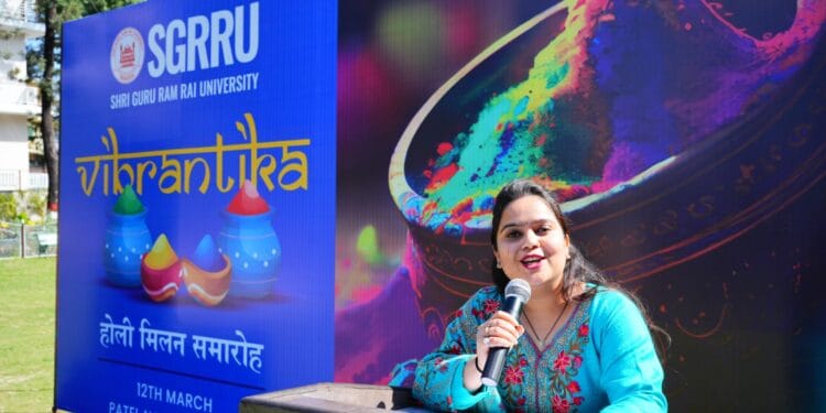 एसजीआरआरयू होली मिलन समारोह मेंउड़ा रंग गुलाल और जमकर हुई मस्ती