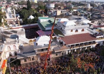 श्री झण्डे जी पर नतमस्तक होकर लाखों श्रद्धालुओं ने झुकाए शीश