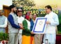 16 एस.डी.जी एचीवर को मुख्यमंत्री ने किया सम्मानित।
