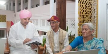 श्रीमहंत देवेन्द्र दास जी महाराज ने आखर शब्दकोश एप का किया उद्घाटन