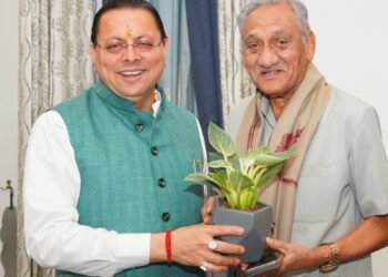 मुख्यमंत्री पुष्कर सिंह धामी से बुधवार को मुख्यमंत्री आवास में प्रदेश के पूर्व मुख्यमंत्री विजय बहुगुणा ने शिष्टाचार भेंट की।