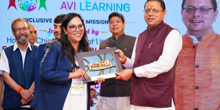 मुख्यमंत्री ने विशेष बच्चों के लिए विजुअल लर्निंग करिकुलम पर आधारित विभिन्न पुस्तकों एवं शिक्षण सामग्री का विमोचन किया।