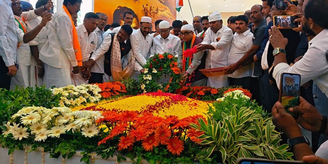 भारत रत्न डॉ. ए.पी.जे. अब्दुल कलाम की पुण्यतिथि पर रामेश्वरम में भाजपा अल्पसंख्यक मोर्चा के राष्ट्रीय अध्यक्ष जमाल सिद्दीकी एवं उत्तराखंड वक्फ बोर्ड अध्यक्ष शादाब शम्स ने अर्पित की श्रद्धांजलि