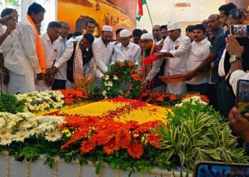 भारत रत्न डॉ. ए.पी.जे. अब्दुल कलाम की पुण्यतिथि पर रामेश्वरम में भाजपा अल्पसंख्यक मोर्चा के राष्ट्रीय अध्यक्ष जमाल सिद्दीकी एवं उत्तराखंड वक्फ बोर्ड अध्यक्ष शादाब शम्स ने अर्पित की श्रद्धांजलि