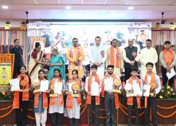 प्रतिभा सम्मान समारोह में मेधावी विद्यार्थियों का सम्मान, मुख्यमंत्री ने बढ़ाया उत्साह