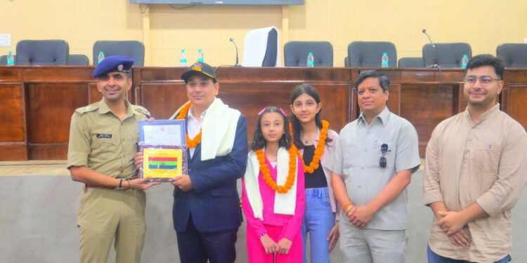 सेवानिवृत्त पुलिसकर्मियों को भावभीनी विदाई, सेवा और समर्पण को किया गया नमन