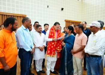 मुख्यमंत्री ने मुख्यमंत्री कैंप कार्यालय में सुनीं जन समस्याएं