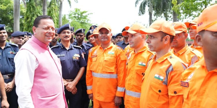 मुख्यमंत्री पुष्कर सिंह धामी ने एनडीआरएफ बटालियन गदरपुर का किया भ्रमण, जवानों से संवाद कर आपदा प्रबंधन व्यवस्थाओं की ली जानकारी