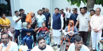 मुख्यमंत्री पुष्कर सिंह धामी ने सुनीं जनसमस्याएं, अधिकारियों को त्वरित समाधान के दिए निर्देश