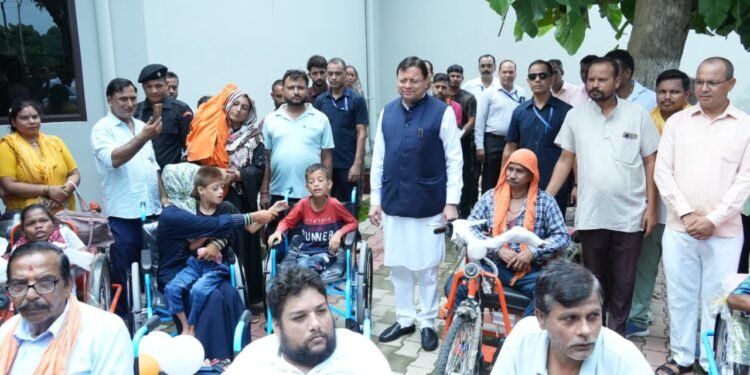 मुख्यमंत्री पुष्कर सिंह धामी ने सुनीं जनसमस्याएं, अधिकारियों को त्वरित समाधान के दिए निर्देश