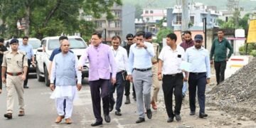 मुख्यमंत्री ने नंदा की चौकी पुल के एप्रोच रोड के पुनर्निर्माण कार्य का किया निरीक्षण