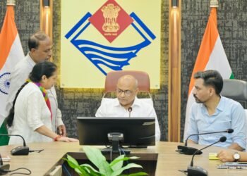 समाधान दिवस में 145 से अधिक फरियादियों की सुनी समस्याएं, लंबित शिकायतों पर आयुक्त सख्त