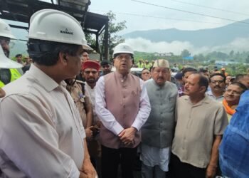 बेहद खराब मौसम के बीच भी पीपलकोटी पहुंचे मुख्यमंत्री धामी