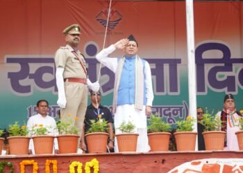 स्वतंत्रता दिवस पर मुख्यमंत्री  पुष्कर सिंह धामी ने परेड ग्राउंड में किया ध्वजारोहण