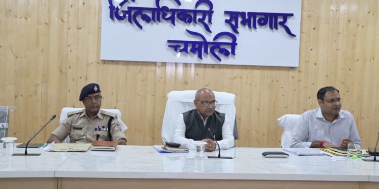 टनल रेस्क्यू में तेजी और बेहतर समन्वय पर जोर, आयुक्त ने श्रमिक हितों की भी ली जानकारी