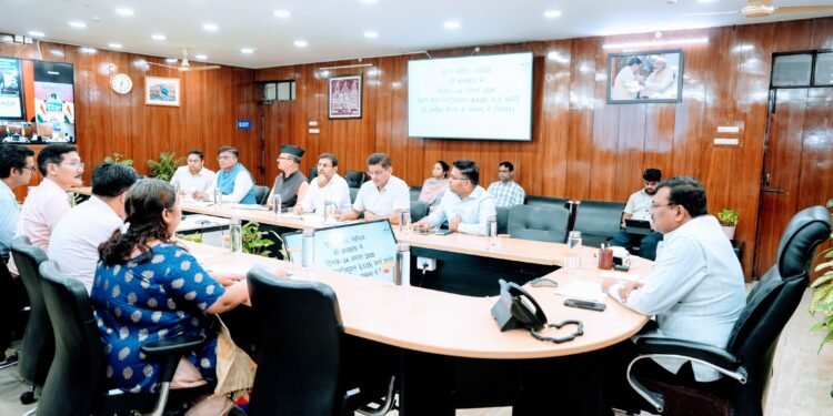 गैस कंपनियों और सम्बन्धित एजेंसियों को कार्य की गति बढ़ाए जाने के स्पष्ट निर्देश