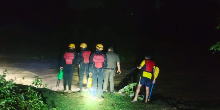 कंडोली-बिधोली रपटे में बही दो कारें, दो युवकों को बचाया, छात्रा समेत दो की मौत