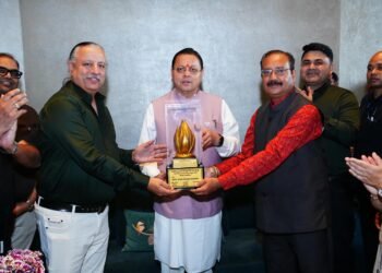 मुख्यमंत्री धामी ने सर्राफ मंडल की एग्जीबिशन का किया अवलोकन