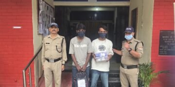घर से चुराए सोने चांदी के जेवर, दो गिरफ्तार