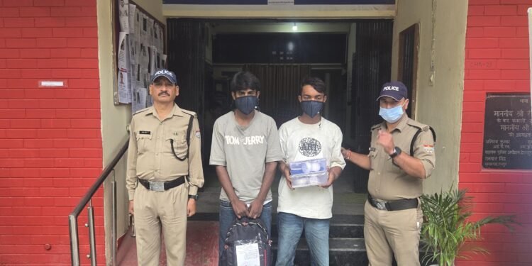 घर से चुराए सोने चांदी के जेवर, दो गिरफ्तार