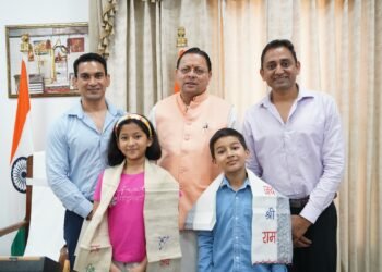 मुख्यमंत्री पुष्कर सिंह धामी से तंजानिया स्थित अफ्रीका की सबसे ऊंची चोटी माउंट किलिमंजारो का सफल आरोहण करने वाले उत्तराखंड के नन्हे पर्वतारोही मास्टर रियांश पंत और प्रिशा रावत ने भेंट की।