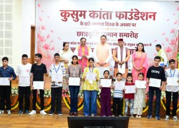 मुख्यमंत्री ने ‘ज्ञान गंगा सम्मान समारोह’ में शिक्षकों को किया सम्मानित, मेधावी विद्यार्थियों को प्रदान की छात्रवृत्ति