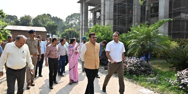 कुंभ मेला-2027 की तैयारियों को लेकर मुख्य सचिव ने निर्माण स्थलों का किया स्थलीय निरीक्षण