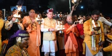पीएम मोदी के जन्मदिवस पर 2100 दीपों से जगमगाया यमुना तट, सीएम धामी ने 7.52 करोड़ के स्नान घाट का किया लोकार्पण