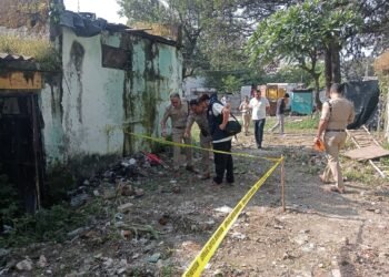 Murder: पत्नी की गोली मारकर हत्या।