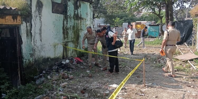Murder: पत्नी की गोली मारकर हत्या।