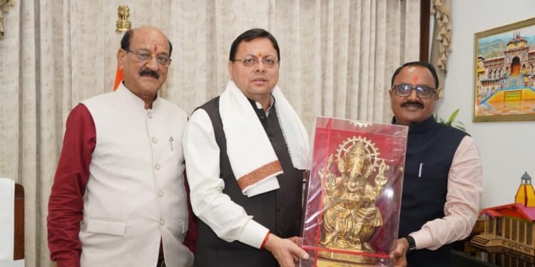 मुख्यमंत्री धामी से मध्य प्रदेश के कैबिनेट मंत्री राकेश शुक्ला ने की शिष्टाचार भेंट