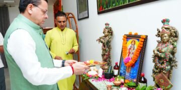 मुख्यमंत्री पुष्कर सिंह धामी ने&nbsp; आयुर्वेद दिवस पर भगवान धन्वन्तरि की पूजा-अर्चना कर प्रदेशवासियों के आरोग्य, सुख-समृद्धि एवं खुशहाली की कामना की।