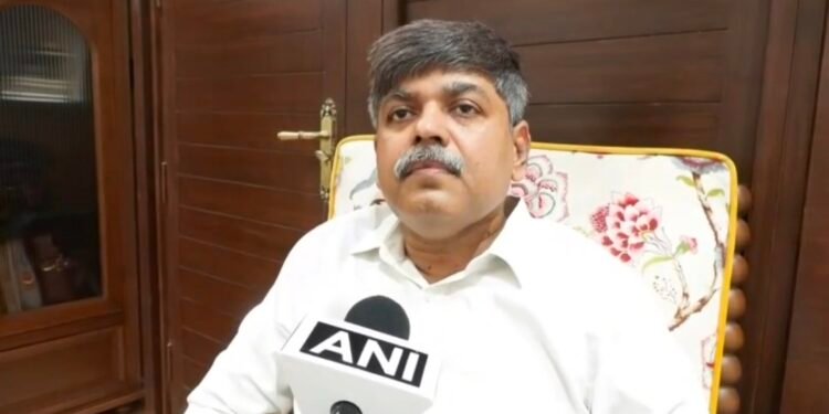 यूआईआईडीबी को लेकर उठाए जा रहे सवालों पर प्रमुख सचिव एवं यूआईआईडीबी एमडी आर. मीनाक्षी सुंदरम की मीडिया से बातचीत