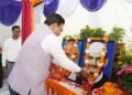 मुख्य सचिव आनन्द बर्द्धन ने&nbsp; राष्ट्रपिता महात्मा गांधी एवं पूर्व प्रधानमंत्री लाल बहादुर शास्त्री की जयंती पर उनके चित्रों पर माल्यार्पण कर श्रद्धासुमन अर्पित किए।
