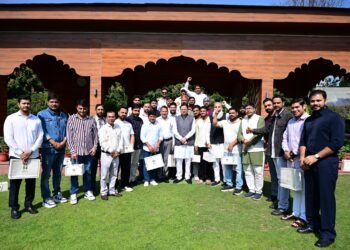 हरियाणा के युवाओं ने मुख्यमंत्री से साझा किए उत्तराखण्ड भ्रमण के अनुभव