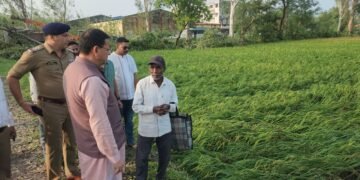 बाजपुर में हुई भीषण ओलावृष्टि, सूचना मिलते ही प्रभावित किसानों के बीच पहुंचे मुख्यमंत्री धामी