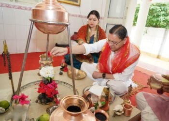 शारदीय नवरात्रि के प्रथम दिवस पर मुख्यमंत्री ने की पूजा-अर्चना, प्रदेशवासियों की सुख-समृद्धि की कामना