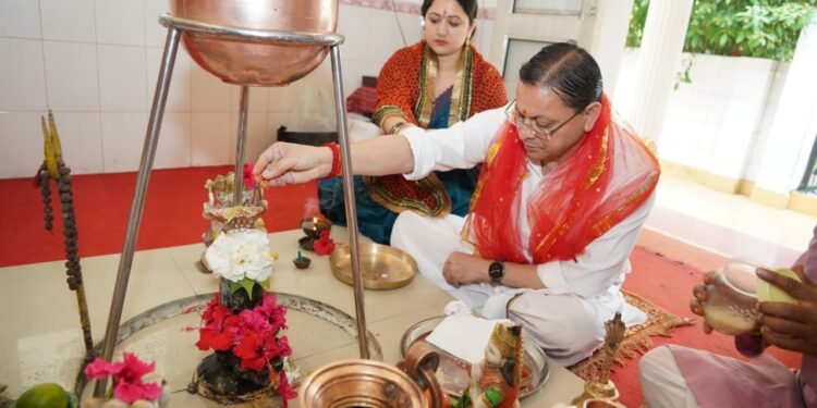 शारदीय नवरात्रि के प्रथम दिवस पर मुख्यमंत्री ने की पूजा-अर्चना, प्रदेशवासियों की सुख-समृद्धि की कामना