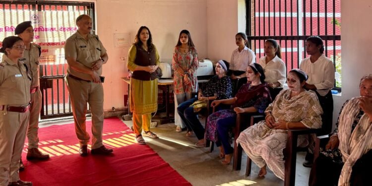 महिला बंदियों के लिए ब्यूटी और ग्रूमिंग स्किल्स प्रशिक्षण