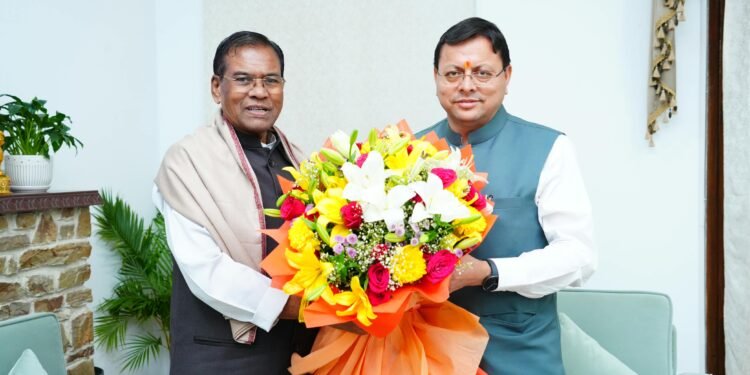 मुख्यमंत्री पुष्कर सिंह धामी से सांसद श्री फग्गन सिंह कुलस्ते ने की शिष्टाचार भेंट