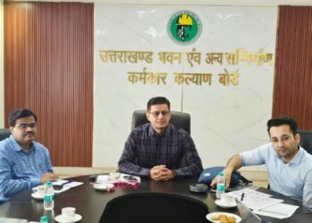 मुख्यमंत्री धामी की श्रमिक स्वास्थ्य पहल बनी दूसरे राज्यों के लिए प्रेरणा, उत्तर प्रदेश की टीम ने किया उत्तराखण्ड के मॉडल का अध्ययन
