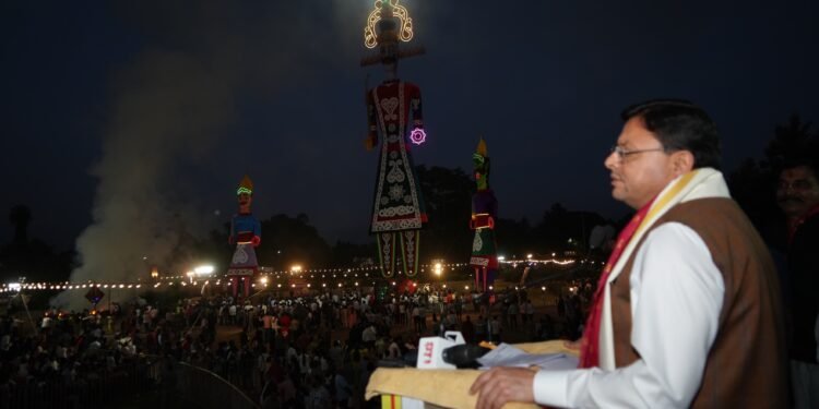 मुख्यमंत्री  पुष्कर सिंह धामी बन्नू बिरादरी द्वारा परेड ग्राउंड, देहरादून में आयोजित दशहरा महोत्सव में हुए शामिल