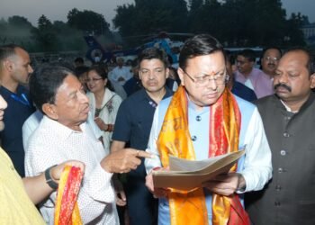 मुख्यमंत्री ने सुनीं जनसमस्याएं, अधिकारियों को दिए त्वरित समाधान के निर्देश।