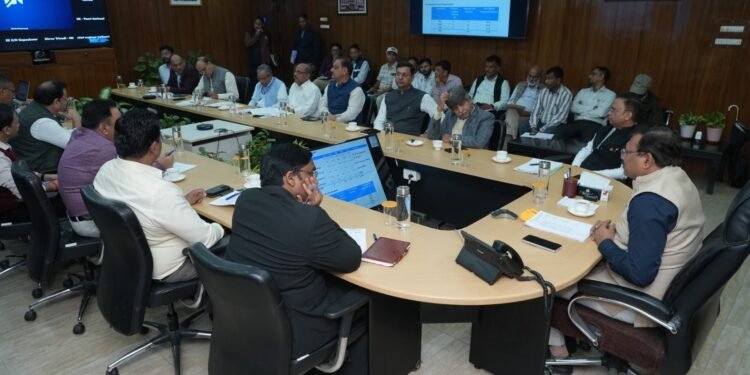 मुख्य सचिव की अध्यक्षता में व्यय वित्त समिति की बैठक आयोजित, पांच प्रस्तावों को मिली मंजूरी