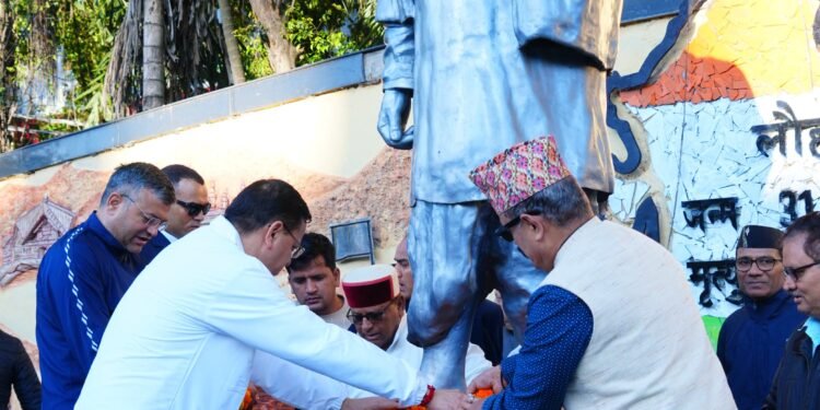 मुख्यमंत्री ने सरदार वल्लभभाई पटेल की प्रतिमा पर पुष्पांजलि अर्पित कर दी श्रद्धांजलि
