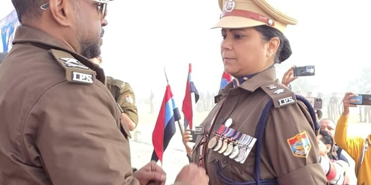 Ips officer श्वेता चौबे के नाम एक और मैडल। DGP Silver Disc से सम्मानित।